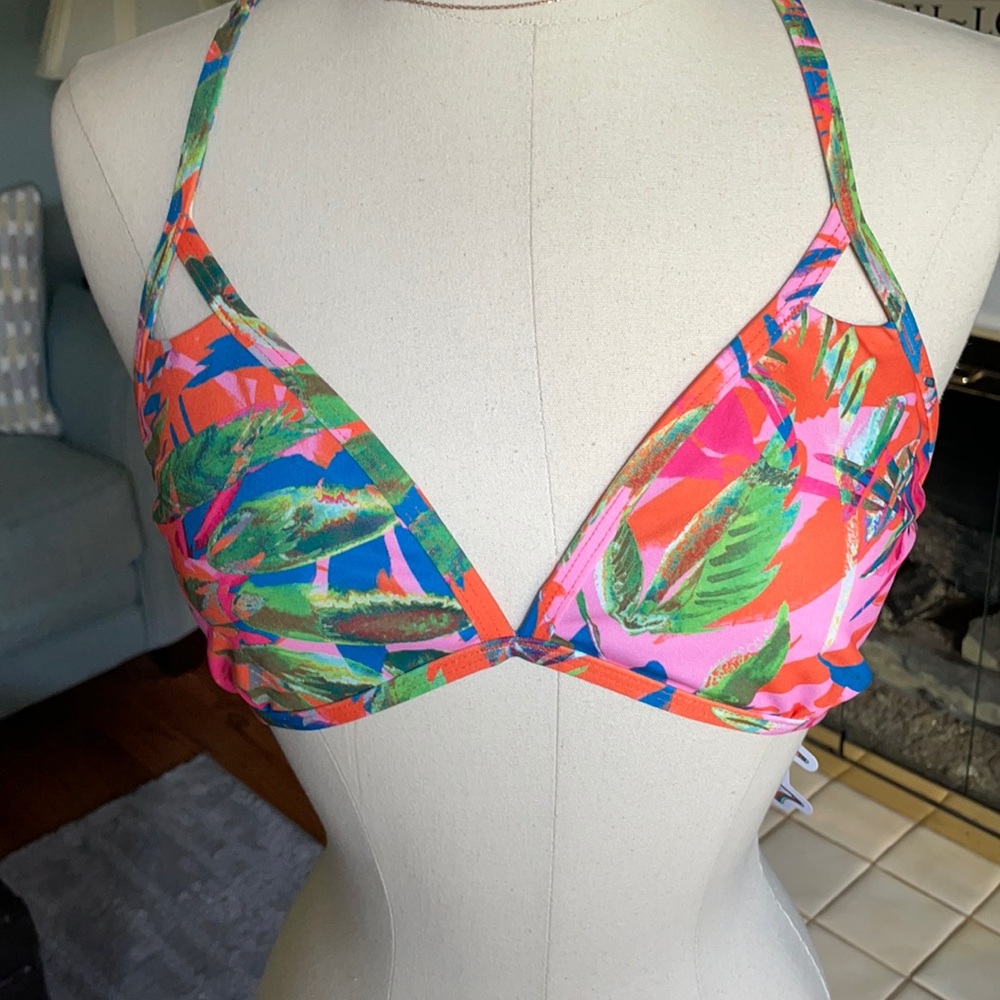 NWT Jolyn Bikini Top